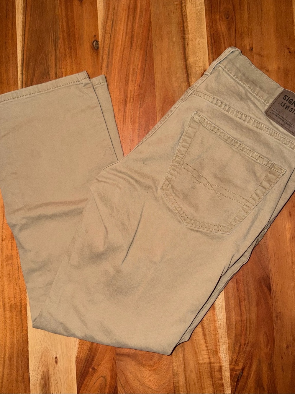 Signature Men’s Khaki Levi Jeans size 32x30 #518